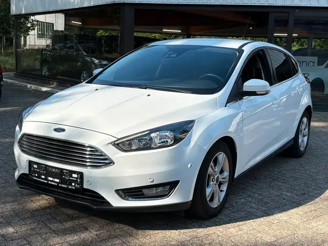 Ford Focus view 2