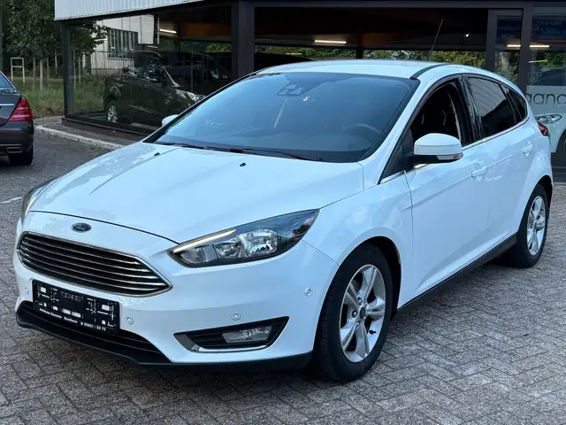 Ford Focus view 5