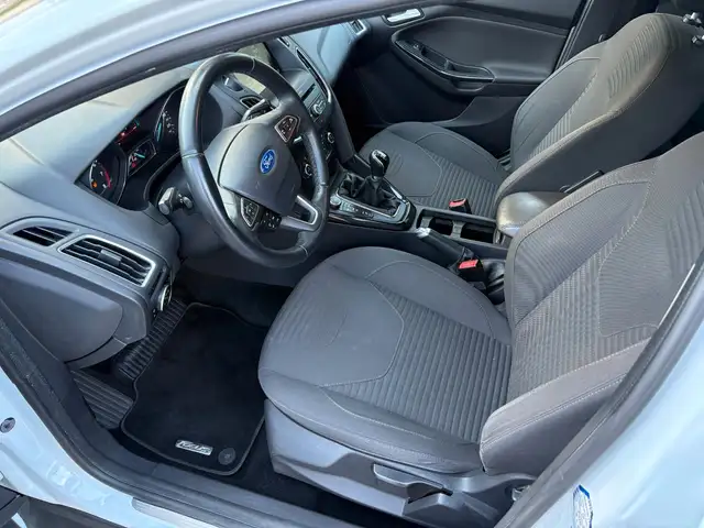 Ford Focus view 10