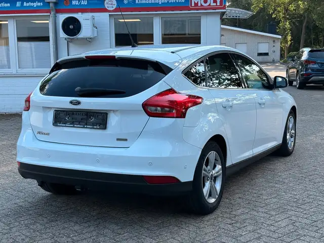 Ford Focus view 8