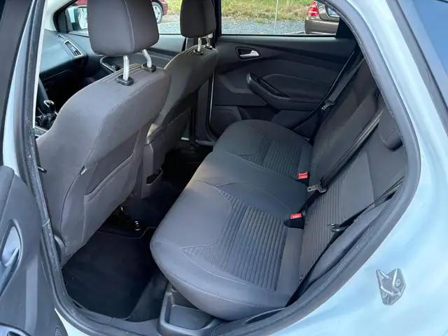 Ford Focus view 13