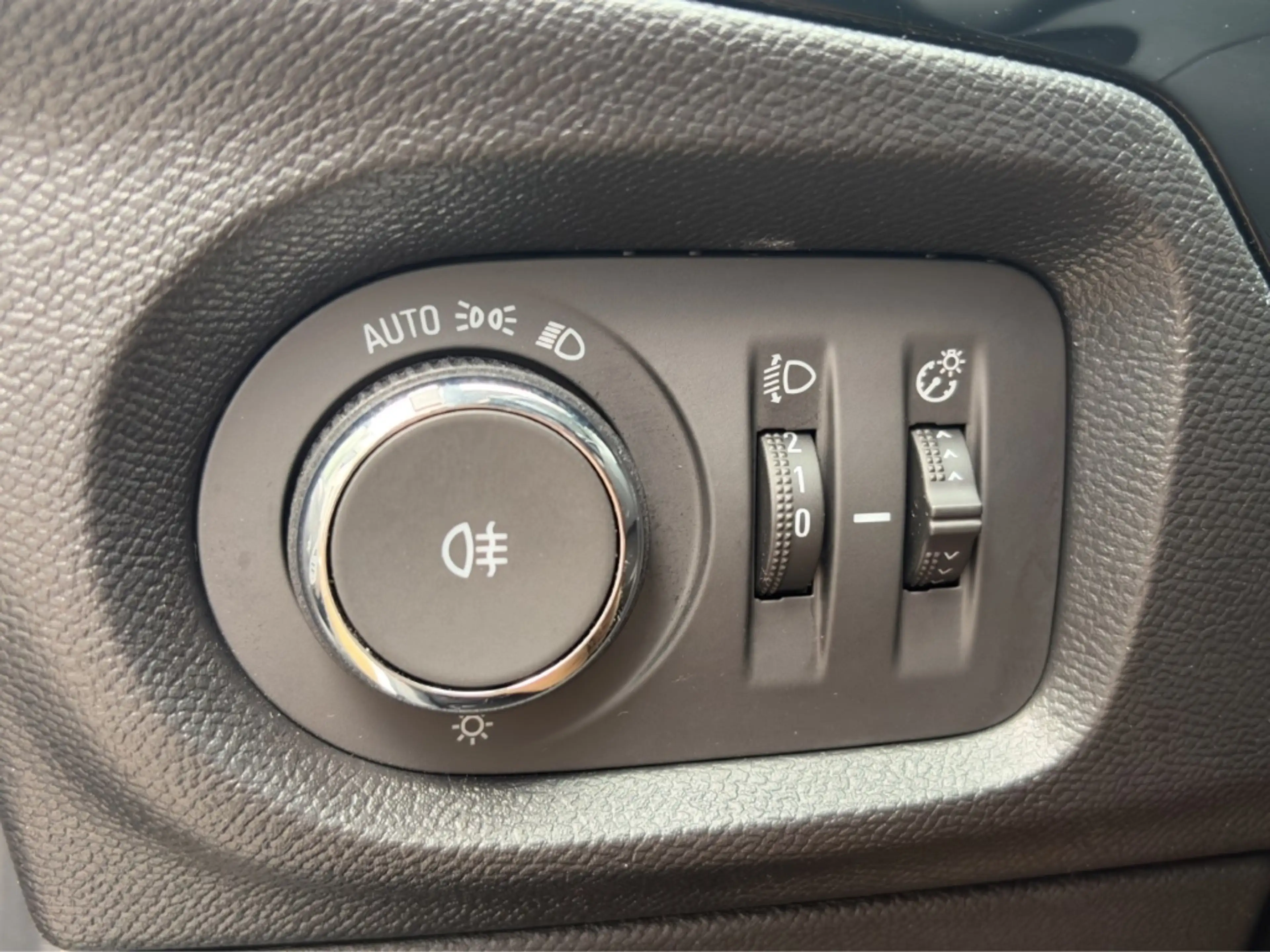 Opel Corsa-e EDITION 50kWh *WÄRMEPUMPE*DAB*SPURASSIST* — photo 14