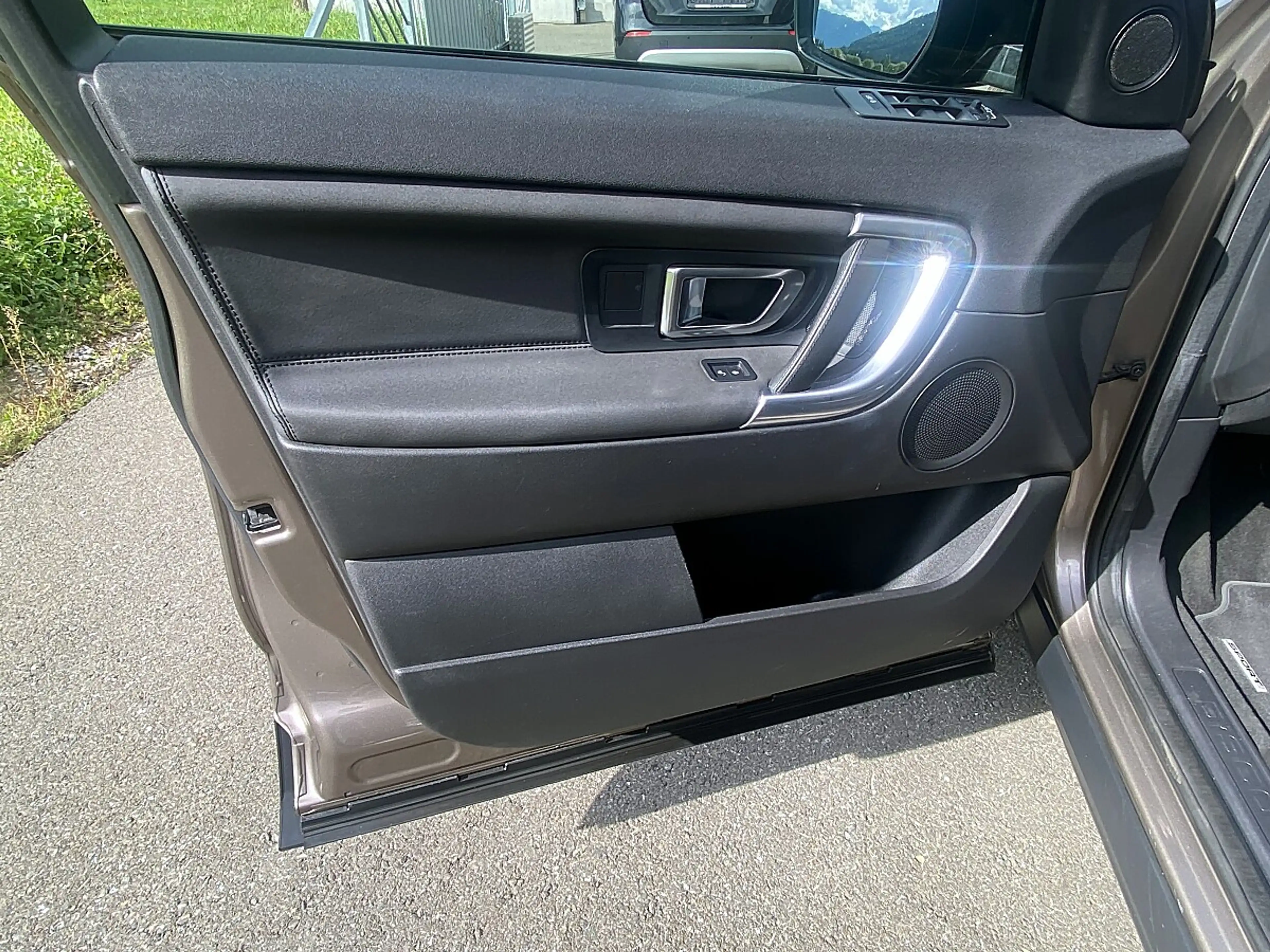 Land Rover Discovery Sport 2,2 SD4 4WD HSE Aut.* VOLL* 7-Sitzer* AHK* GARA... — photo 9