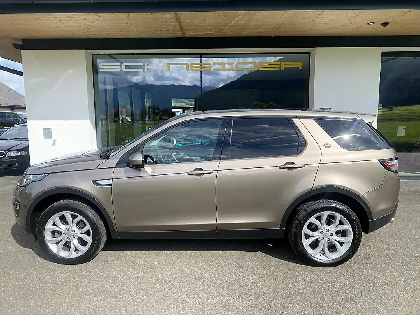 Land Rover Discovery Sport 2,2 SD4 4WD HSE Aut.* VOLL* 7-Sitzer* AHK* GARA... Braun - 2