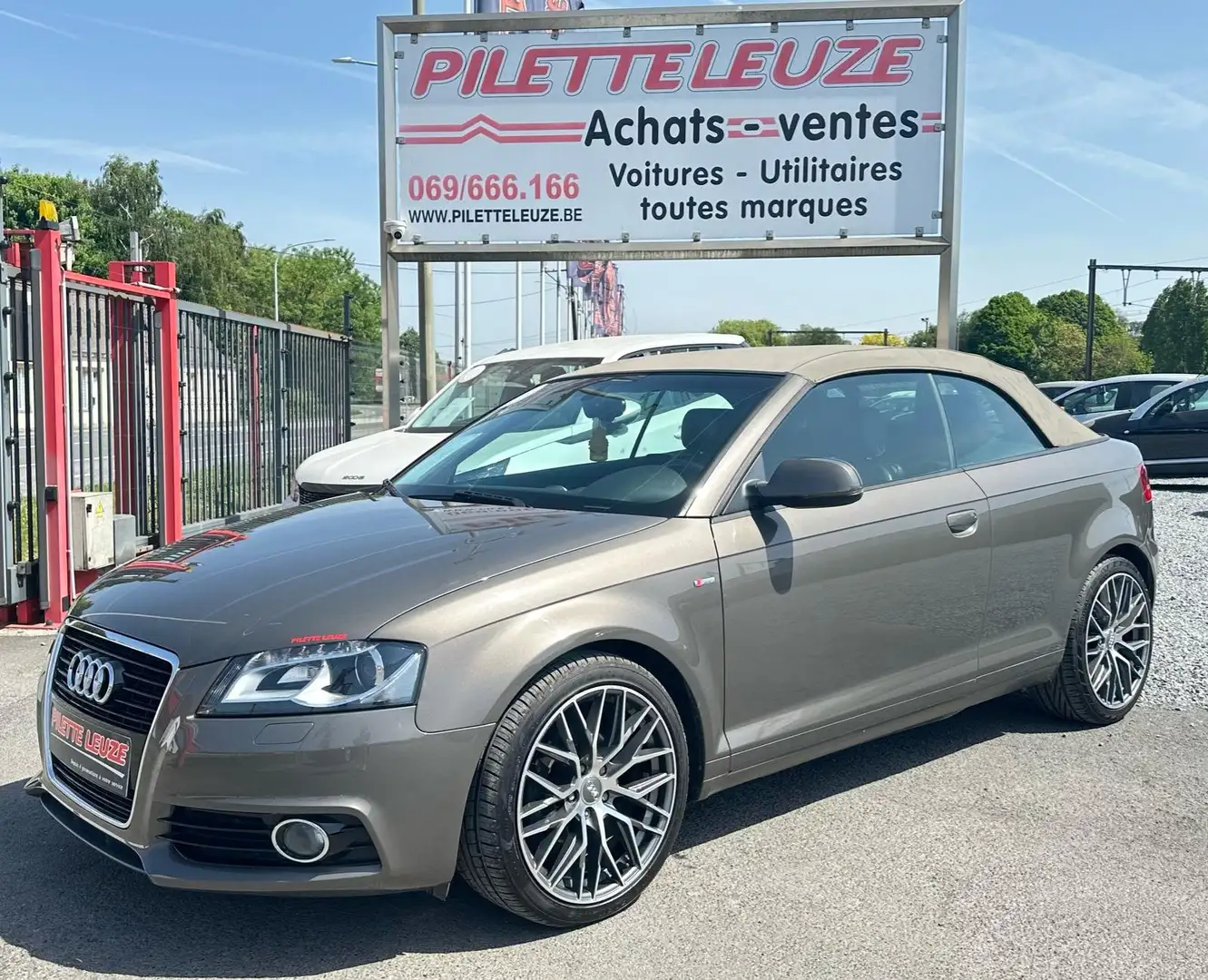 Audi A3 Cabriolet 1.6 TDi Ambition S line Start/Stop DPF Marrón - 2