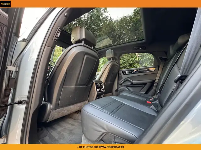 Porsche Cayenne view 19