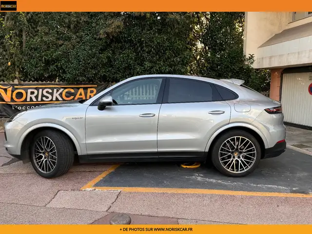 Porsche Cayenne view 8
