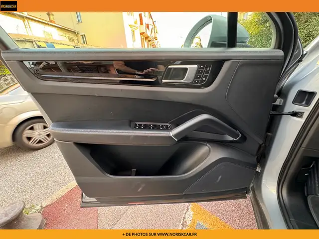 Porsche Cayenne view 26