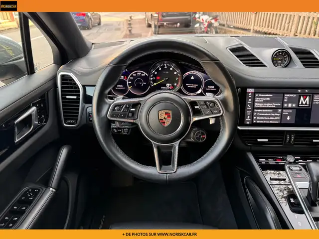 Porsche Cayenne view 11