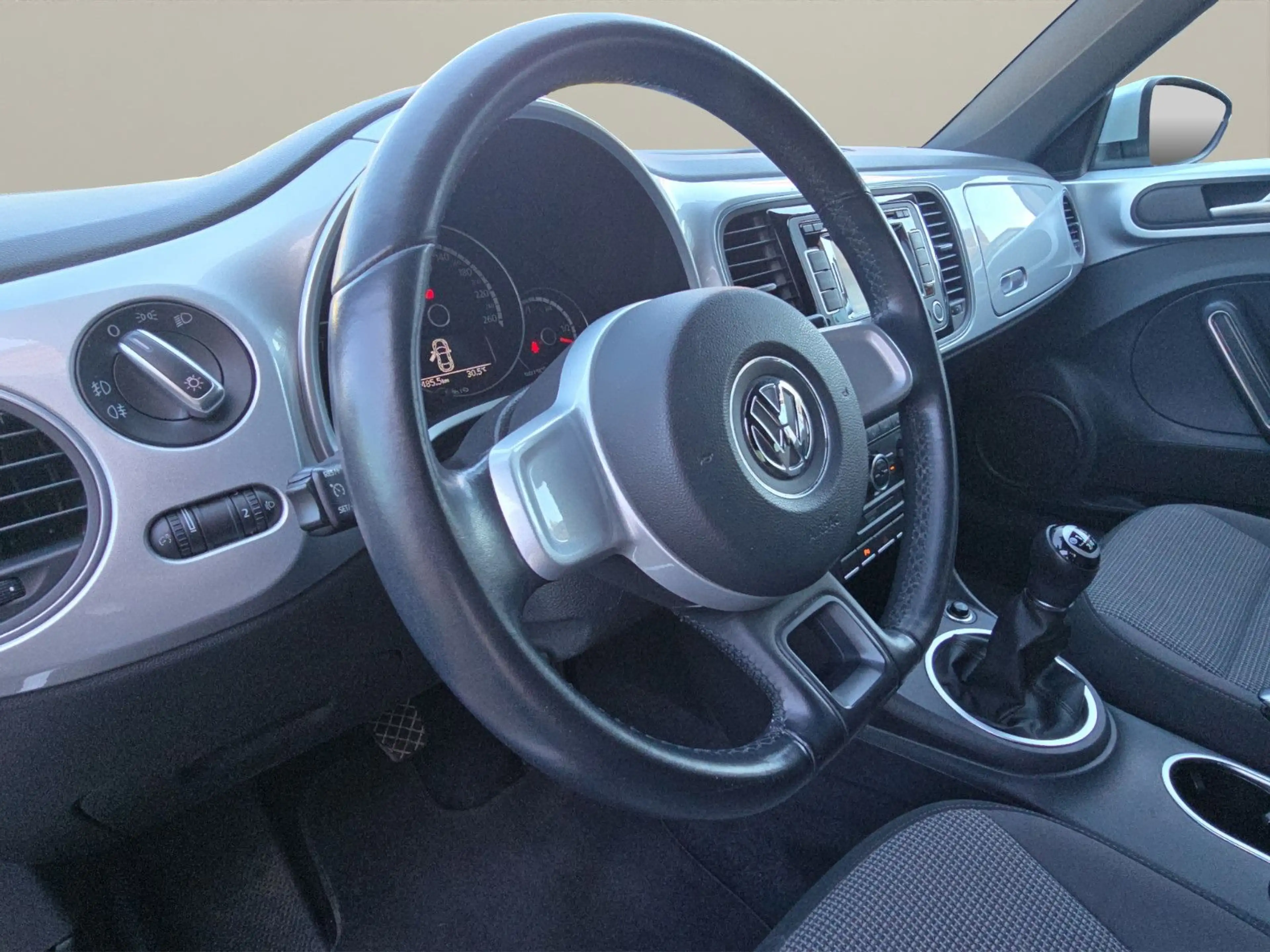 Volkswagen Beetle 1.2 Remix*Navi*PDC*Tempomat*SHZ* — photo 9