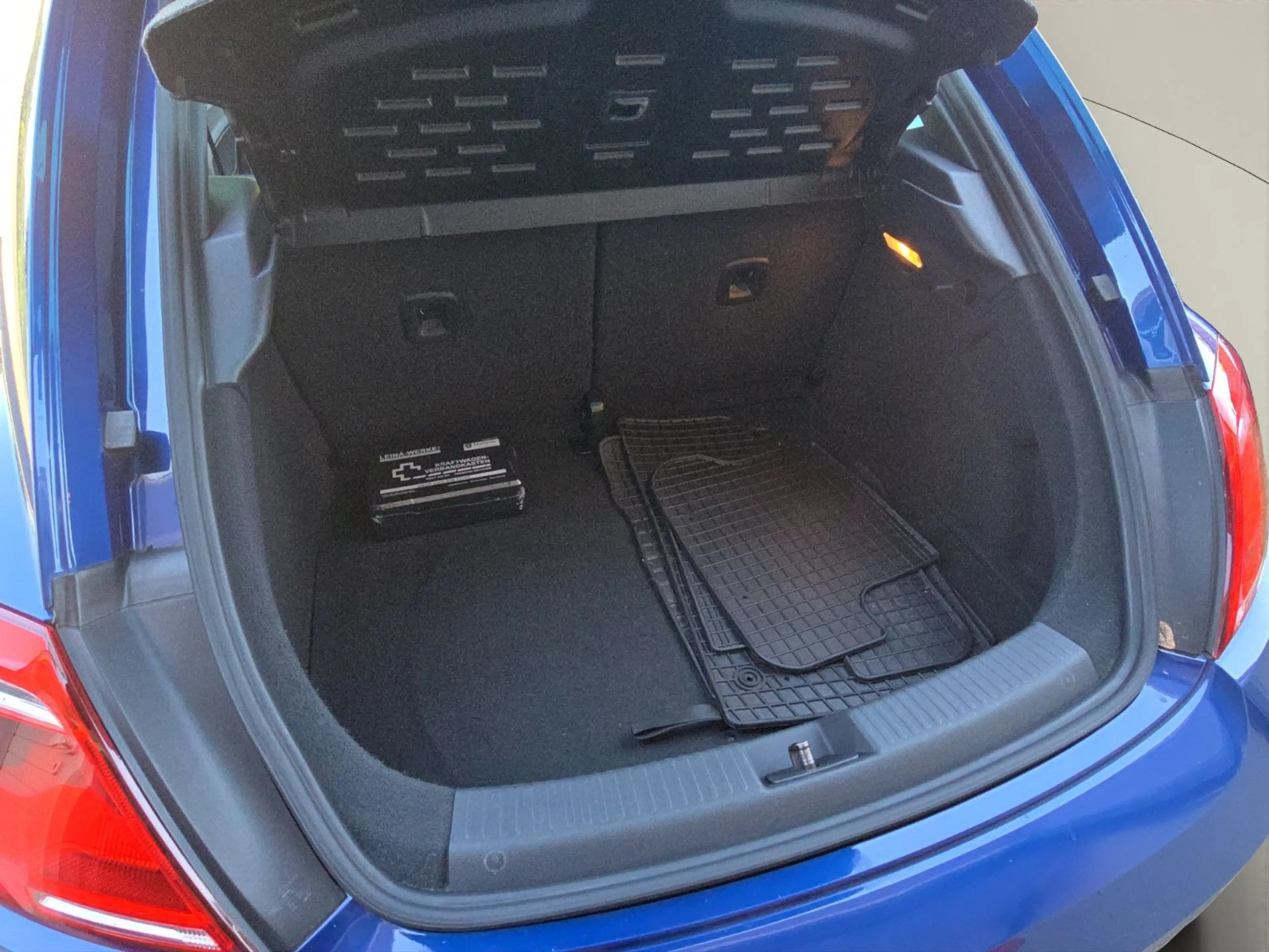 Volkswagen Beetle 1.2 Remix*Navi*PDC*Tempomat*SHZ* — photo 7