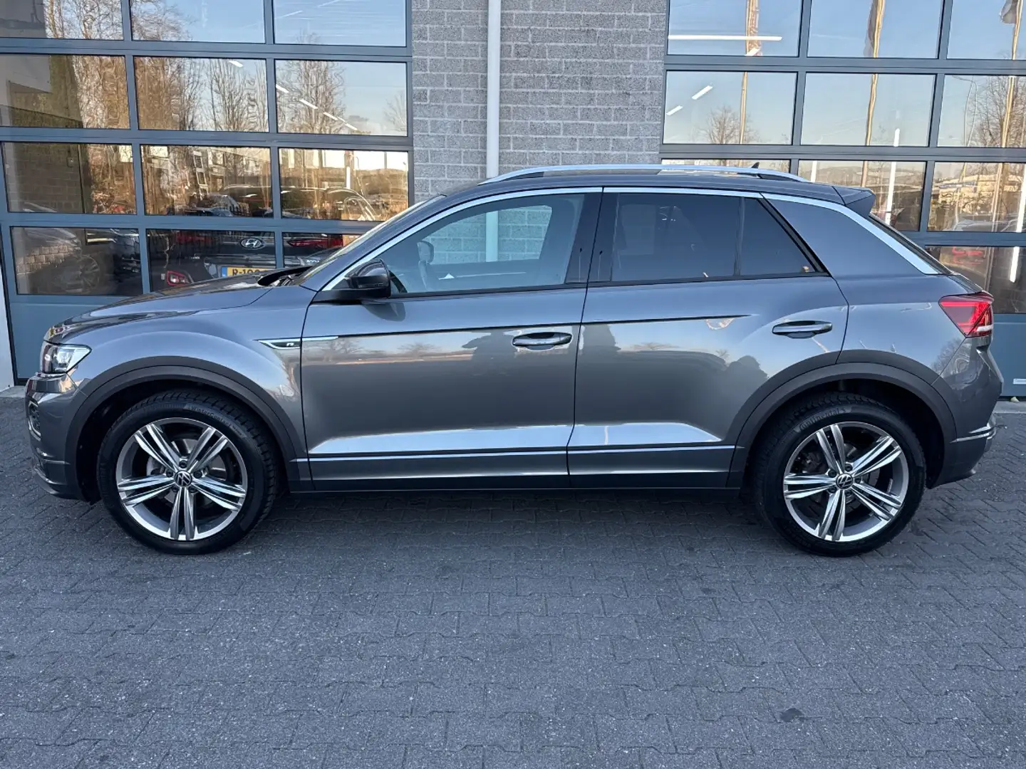 Volkswagen T-Roc 1.5 TSI Sport Business R | DIGITAAL DASHBOARD | EL Grijs - 2