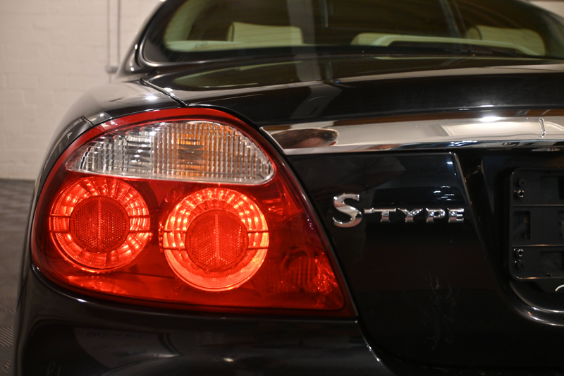 Jaguar S-Type S-Type 2.7 Turbo V6 24v EXECUTIVE / AUTO / TOIT OUVRANT / CUIR / GPS NAVIGATION /  FULL OPTIONS !! — photo 9