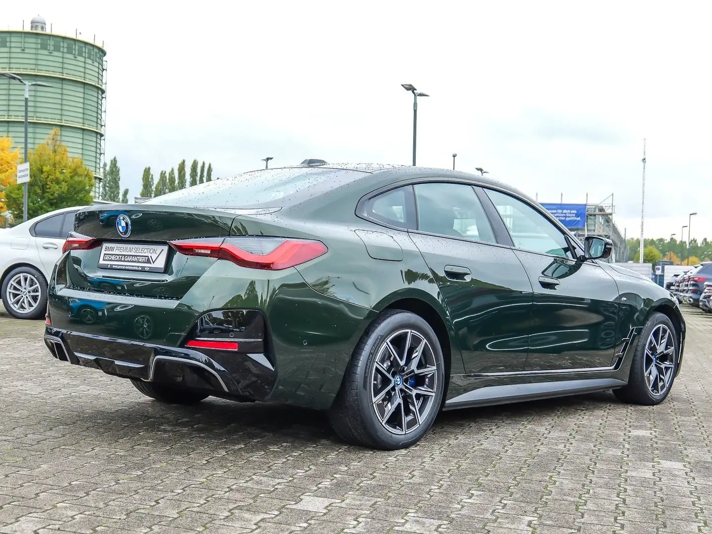 BMW i4 M50 DA PA AHK Glasdach LC Prof. HK Grün - 2