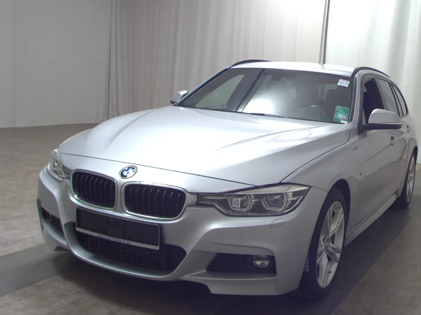 BMW 320 d Touring  M-Sport LED el.Heck AUT SHZ LM Silber - 2