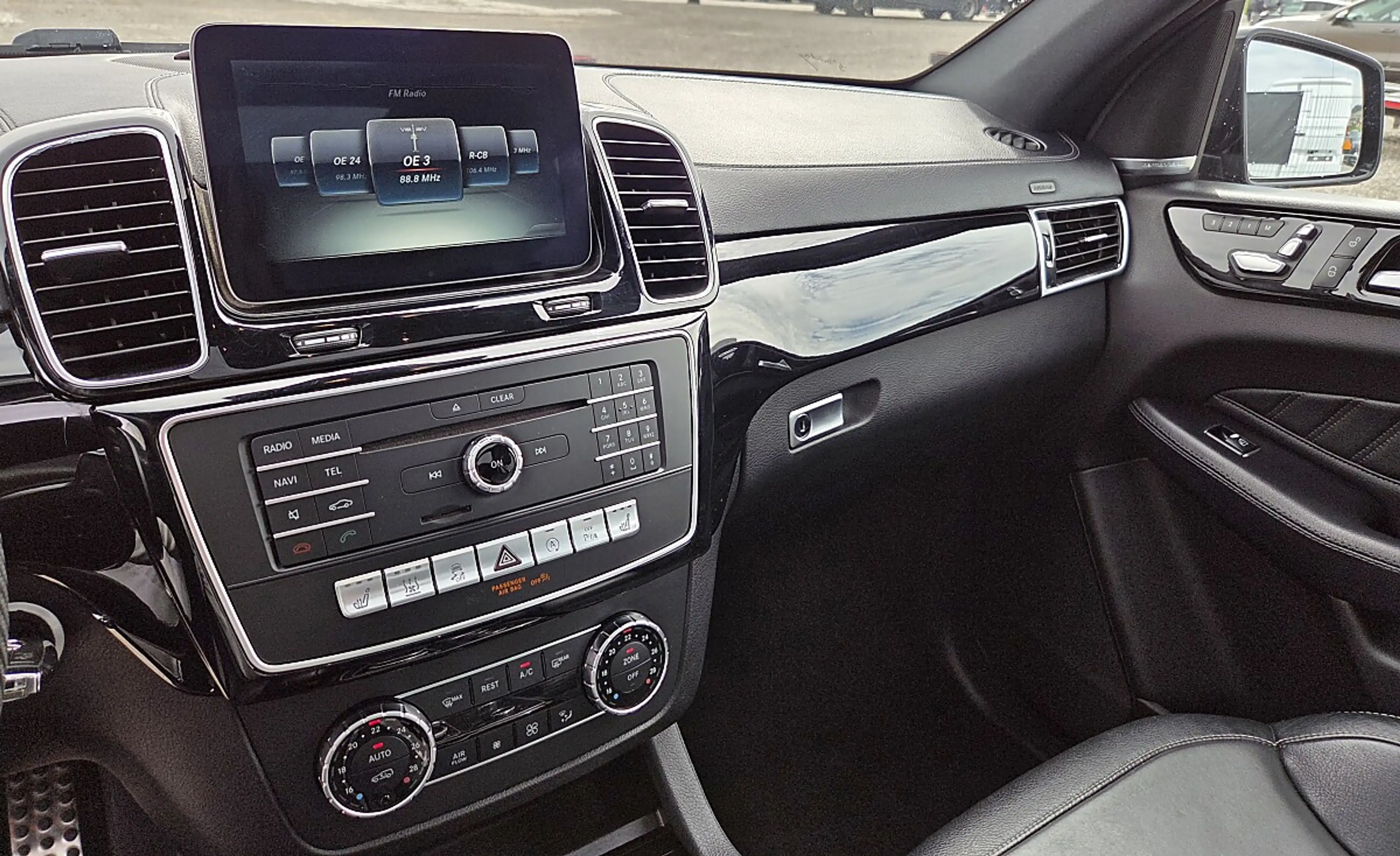 Mercedes-Benz GLS 350 d 4MATIC *AMG* 21 Zoll * Luft * Panorama * 7 Si... — photo 15