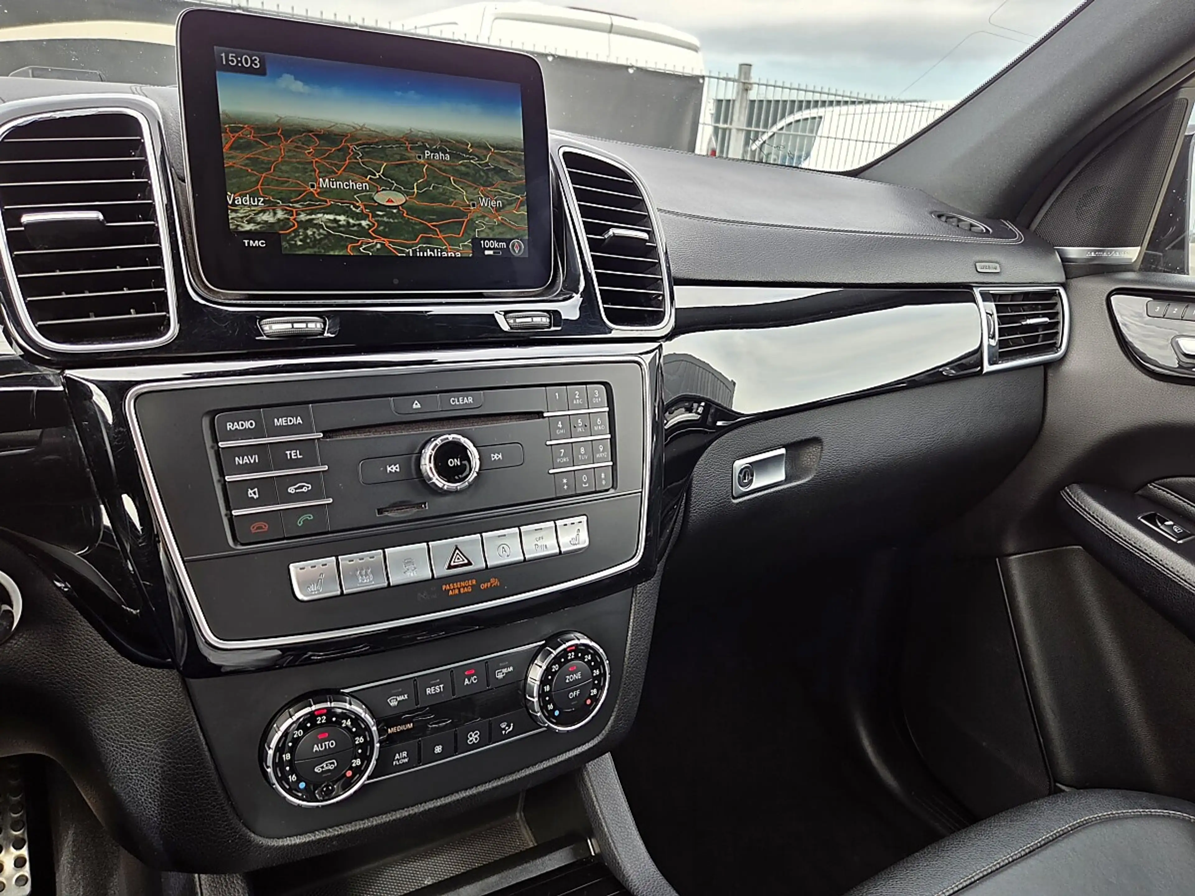 Mercedes-Benz GLS 350 d 4MATIC *AMG* 21 Zoll * Luft * Panorama * 7 Si... — photo 14