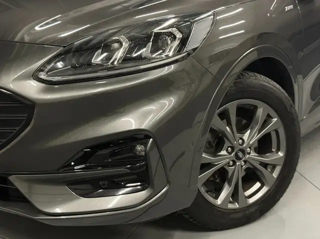 Ford Kuga view 3