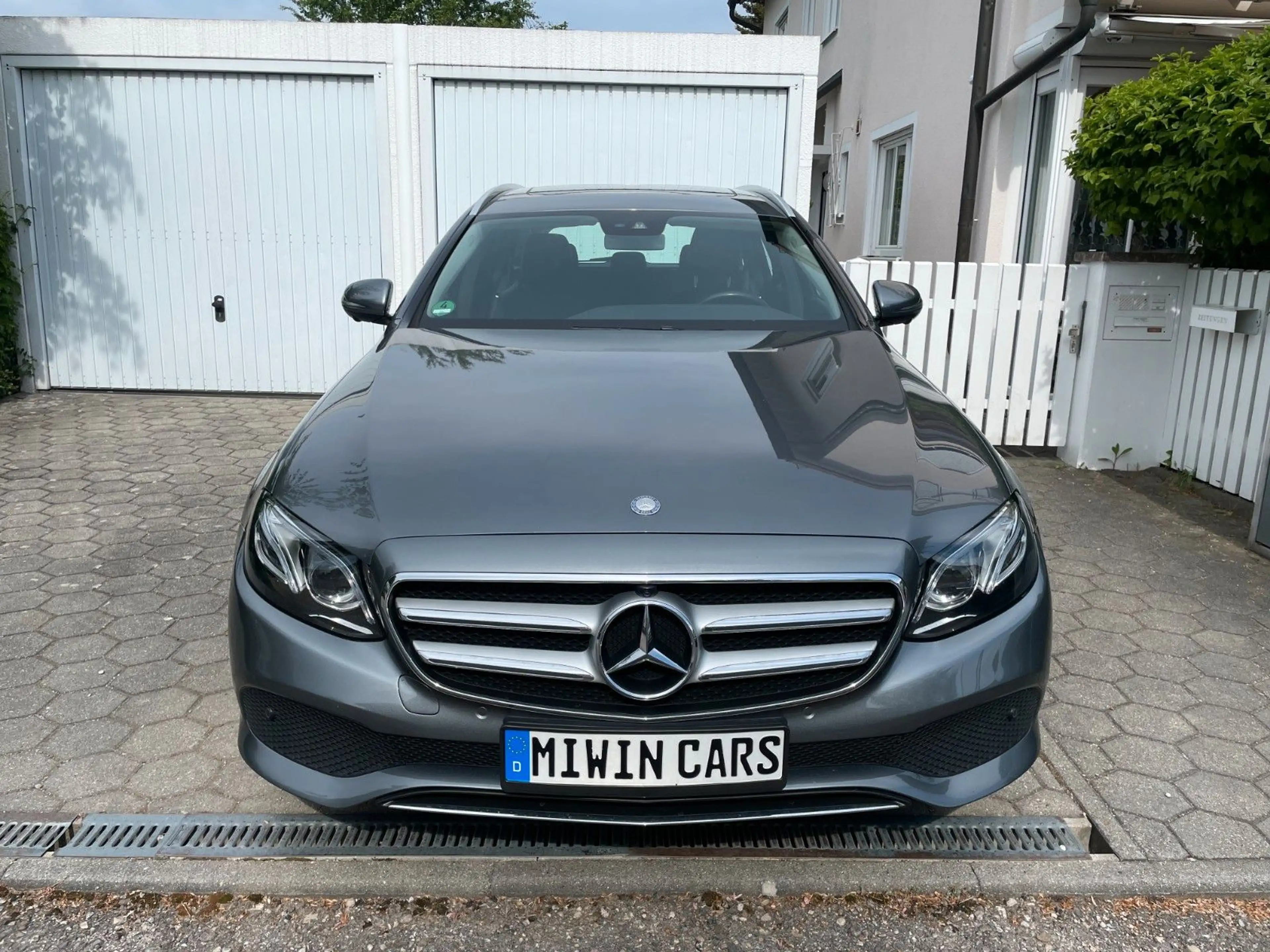 Mercedes-Benz E 350 d Avantgarde — photo 2