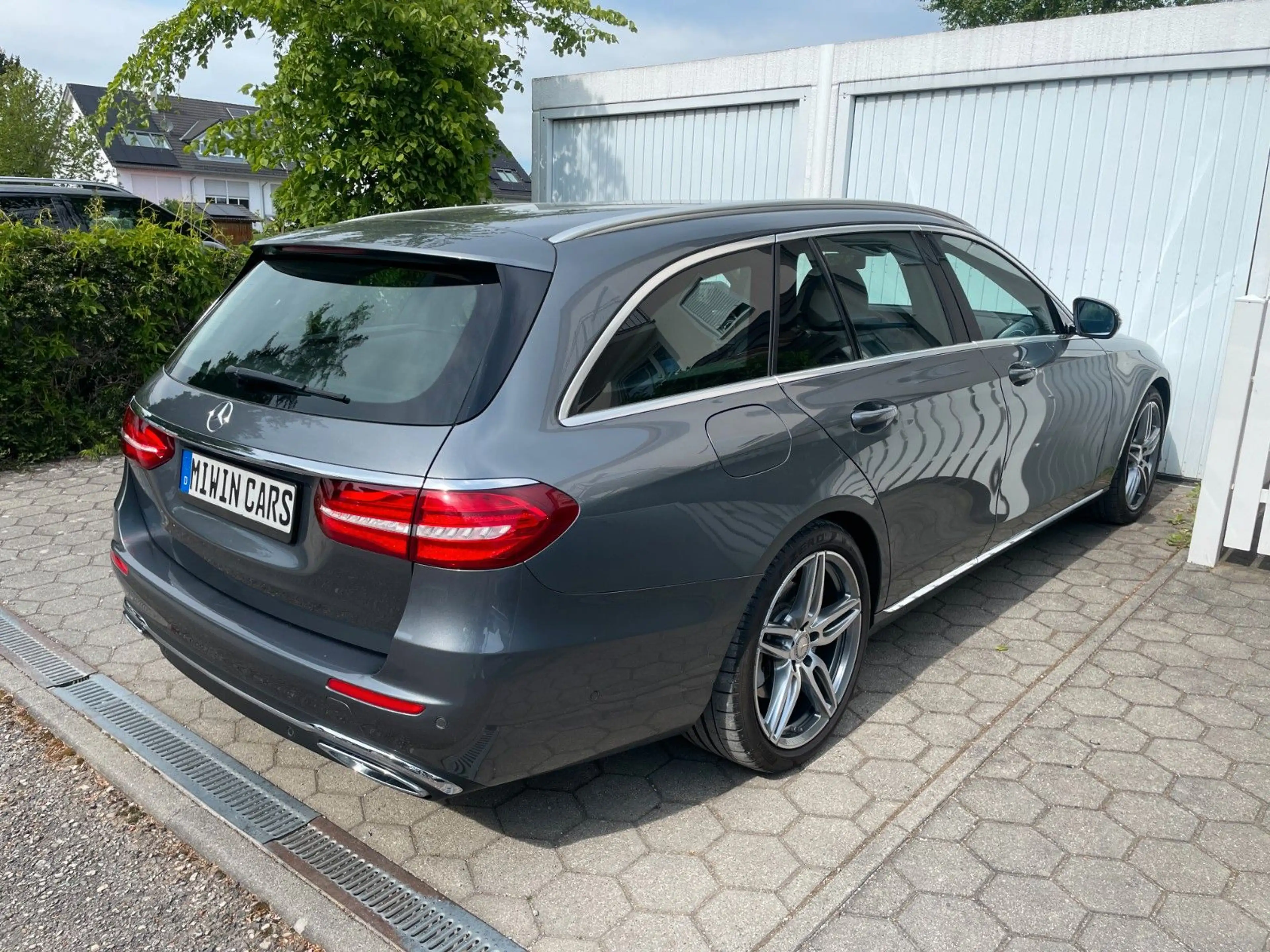 Mercedes-Benz E 350 d Avantgarde — photo 8