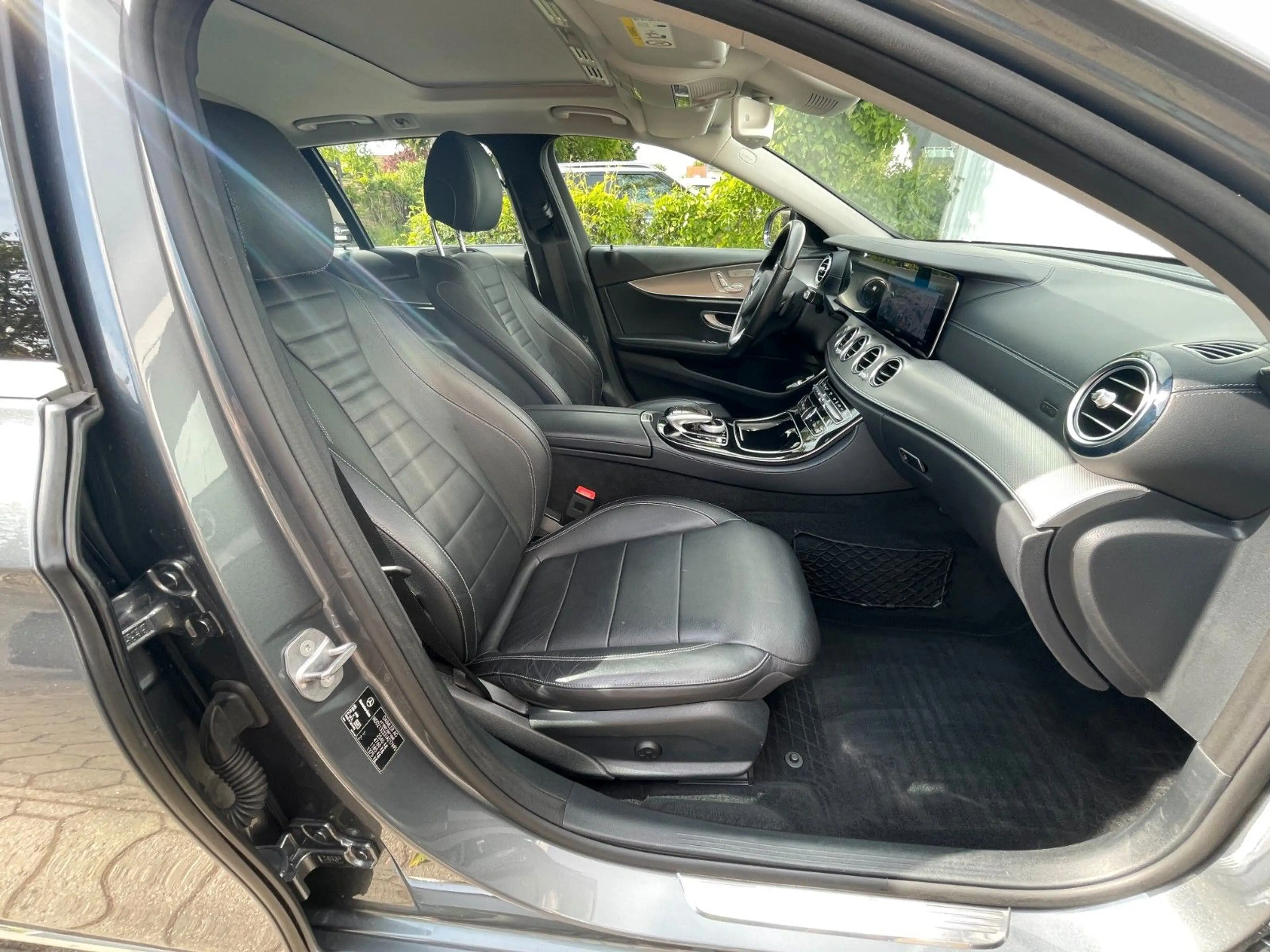 Mercedes-Benz E 350 d Avantgarde — photo 10