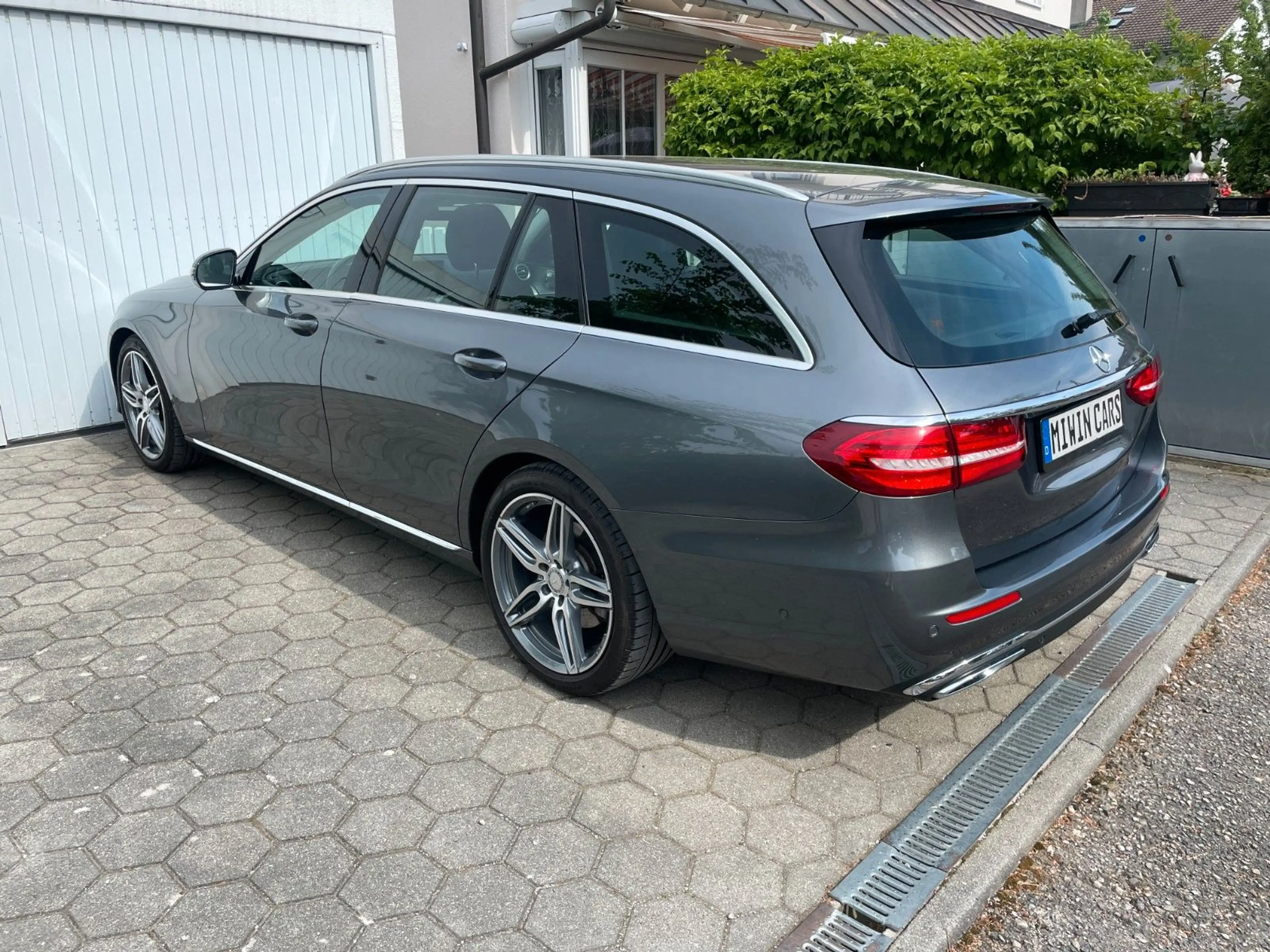 Mercedes-Benz E 350 d Avantgarde — photo 4