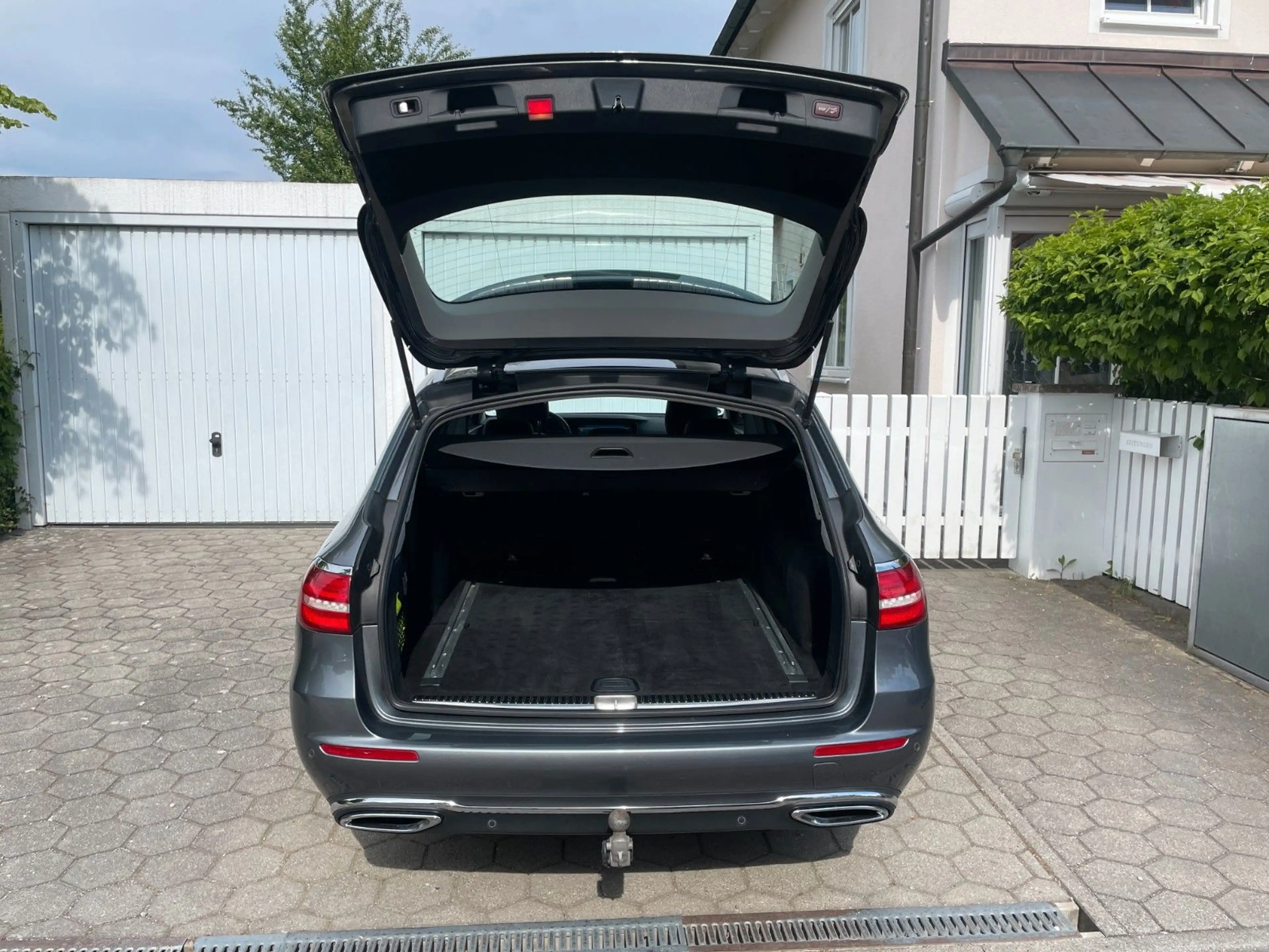 Mercedes-Benz E 350 d Avantgarde — photo 7