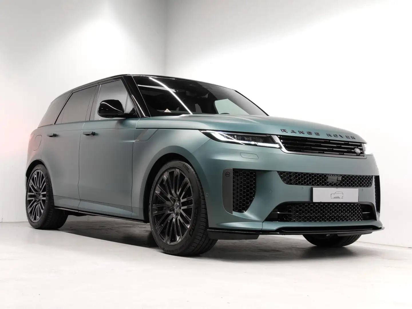 Land Rover Range Rover Sport 4.4 P635 SV Edition Two Gaea Curation - Celestial Vert - 2