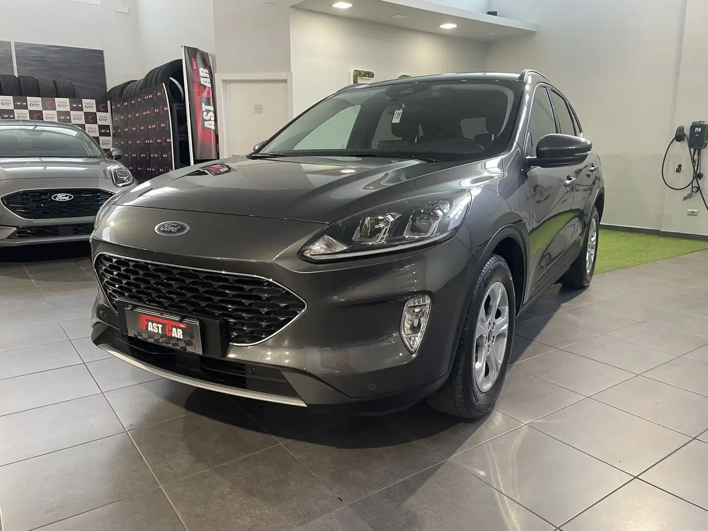 Ford Kuga Kuga 1.5 EcoBlue 120 CV 2WD Connect Gris - 1