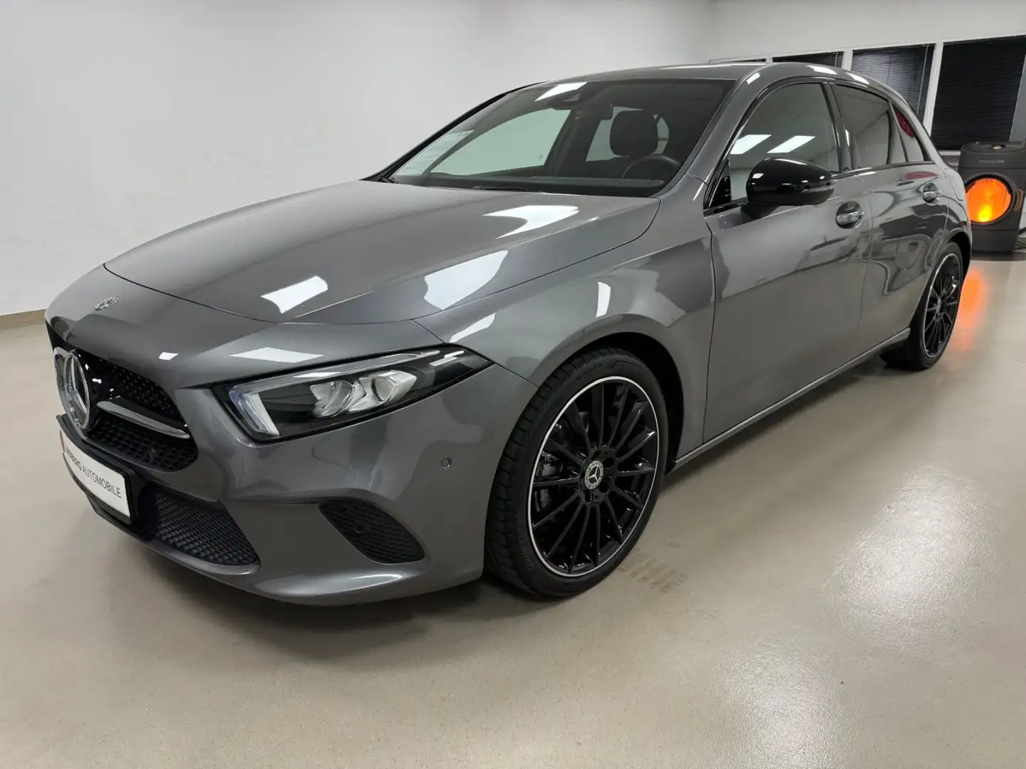 Mercedes-Benz A 200 *PDC*TOUCH*AC*8F*LMF*ASST*APP*ISO* Grau - 1