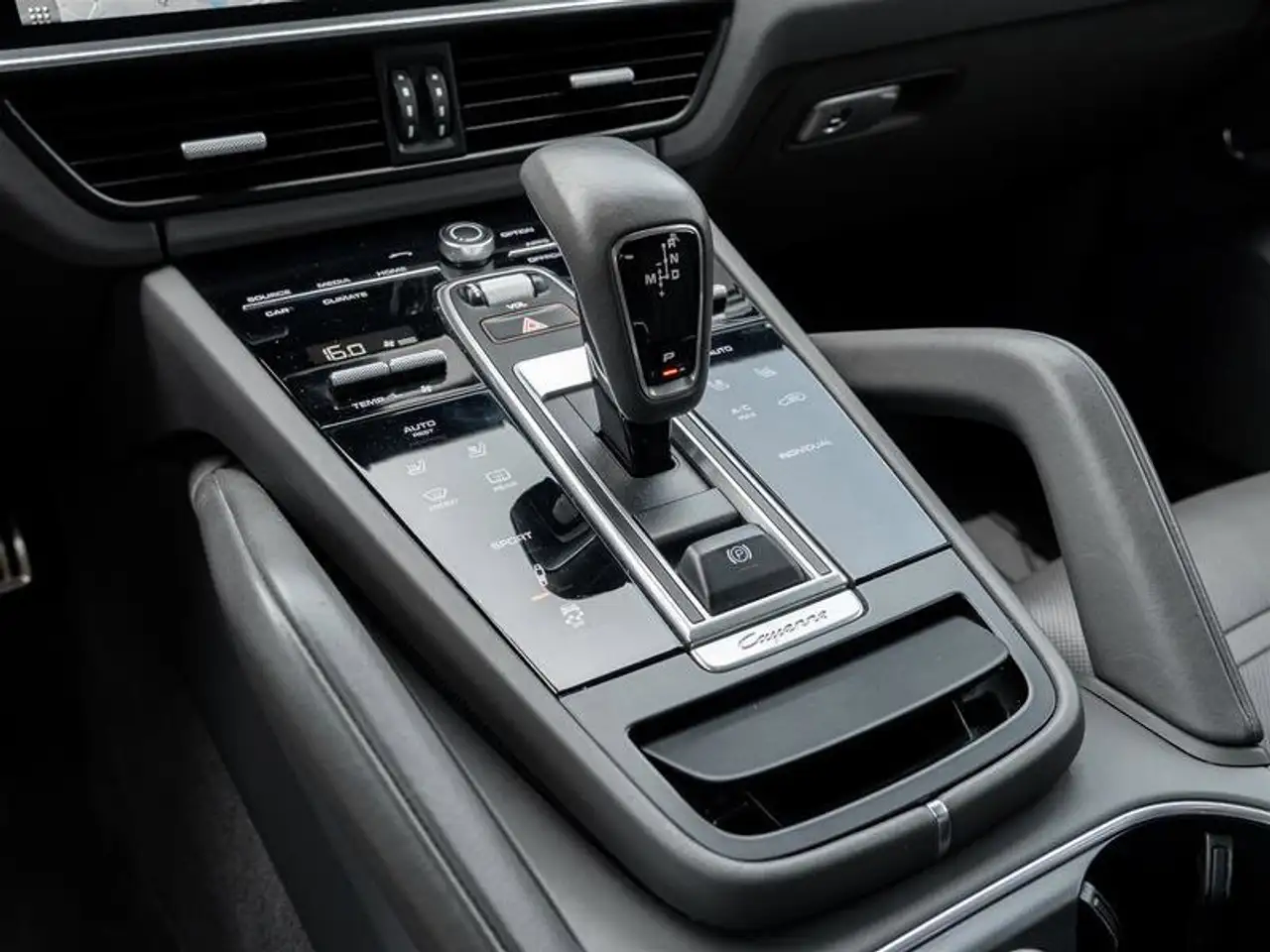 Porsche Cayenne photo Porsche Cayenne