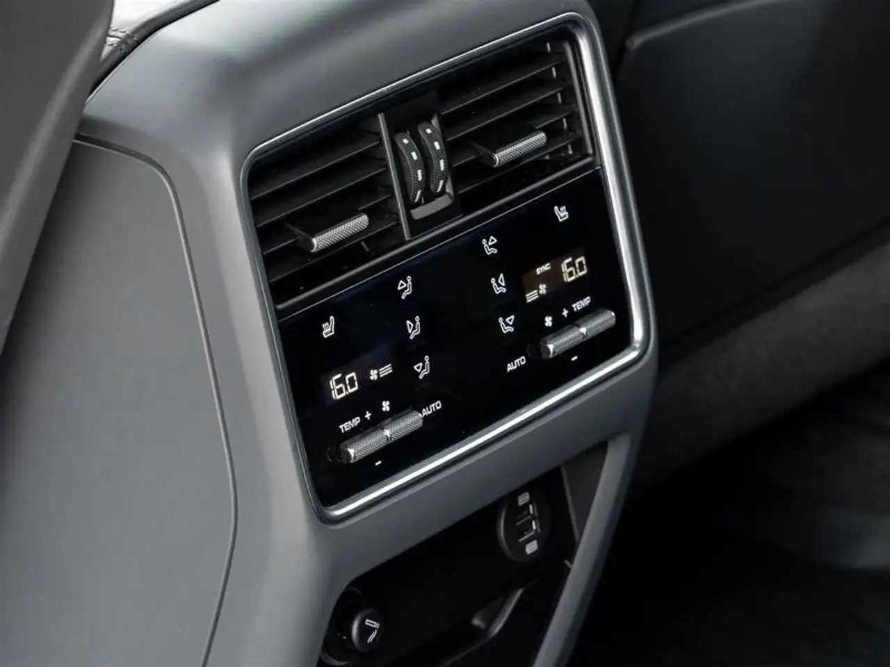 Porsche Cayenne photo Porsche Cayenne
