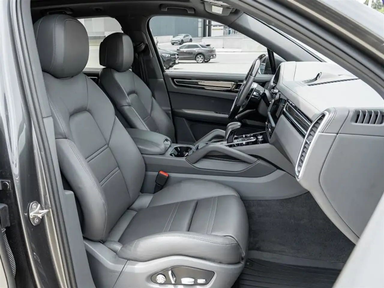 Porsche Cayenne photo Porsche Cayenne