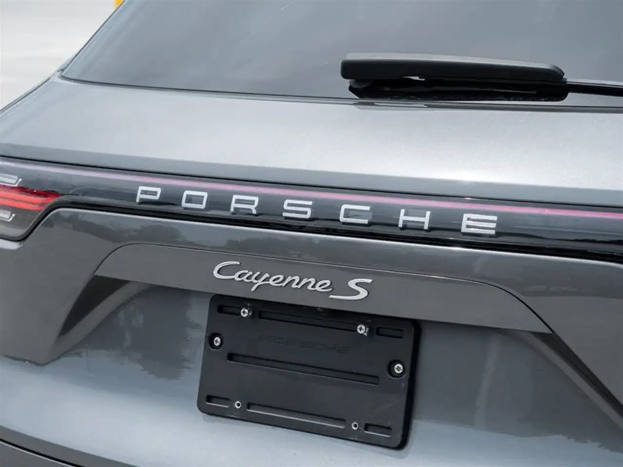 Porsche Cayenne photo Porsche Cayenne
