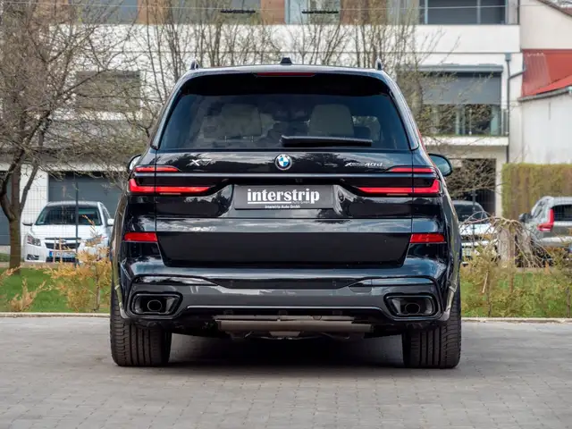 BMW X7 view 5