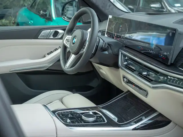 BMW X7 view 15
