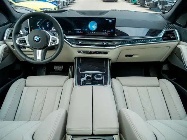 BMW X7 view 14