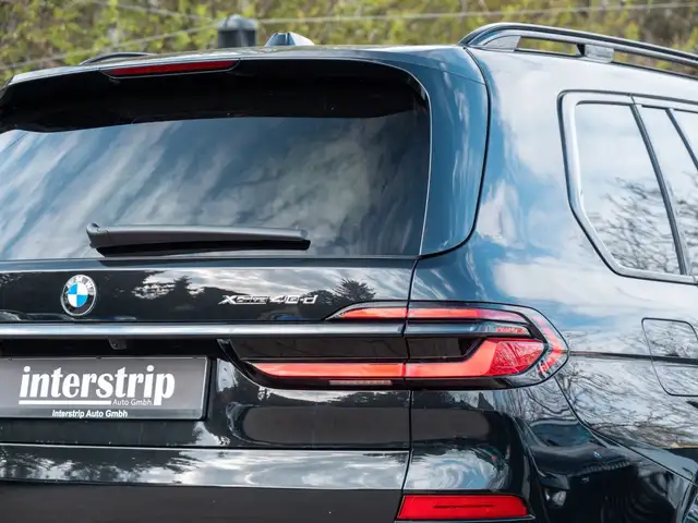 BMW X7 view 7