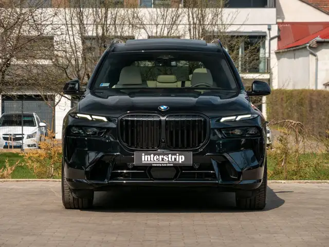 BMW X7 view 2