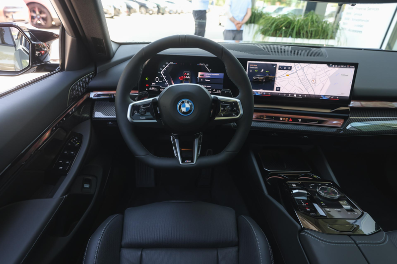 BMW 530 5 Serie Touring 530e M Sport Automaat / Panoramada — photo 3