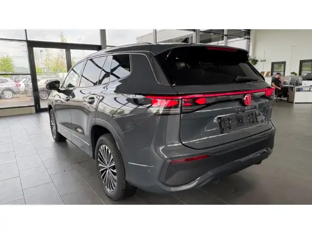 Volkswagen Tayron view 2