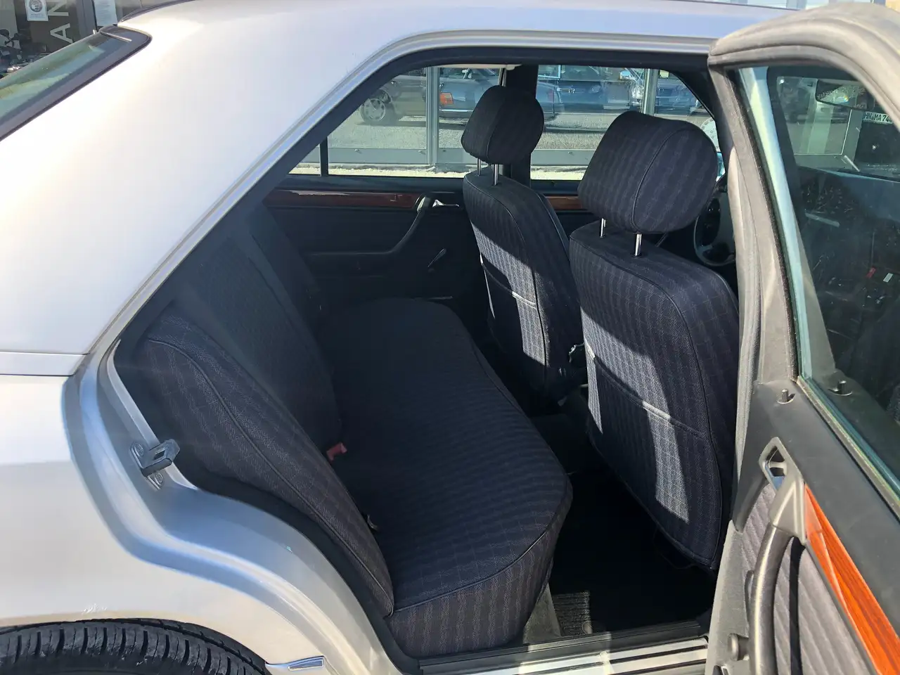 Mercedes-Benz 230 E 5-Gang*AHK*SHD*2.Hand*, foto 8