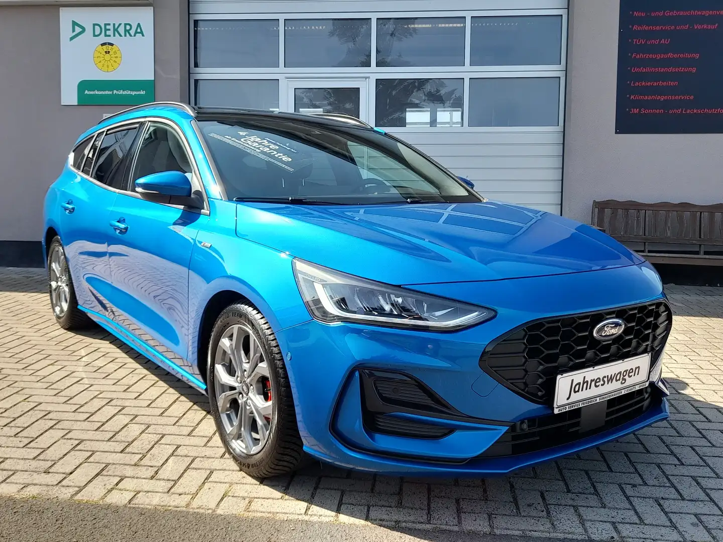 Ford Focus Turnier 1.0 EcoBoost Start-Stopp-System ST-LINE X Blau - 1