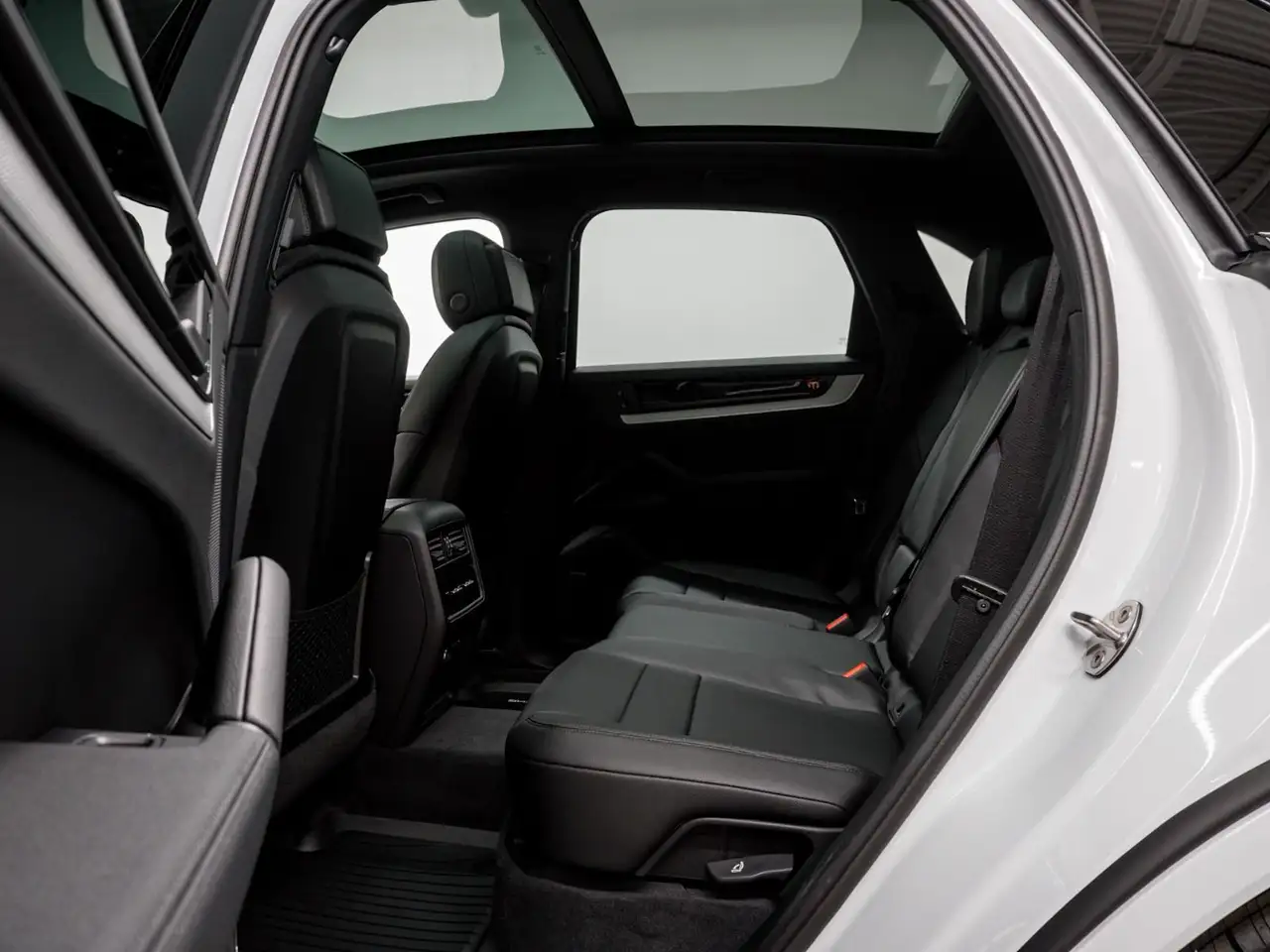 Porsche Cayenne снимка Porsche Cayenne