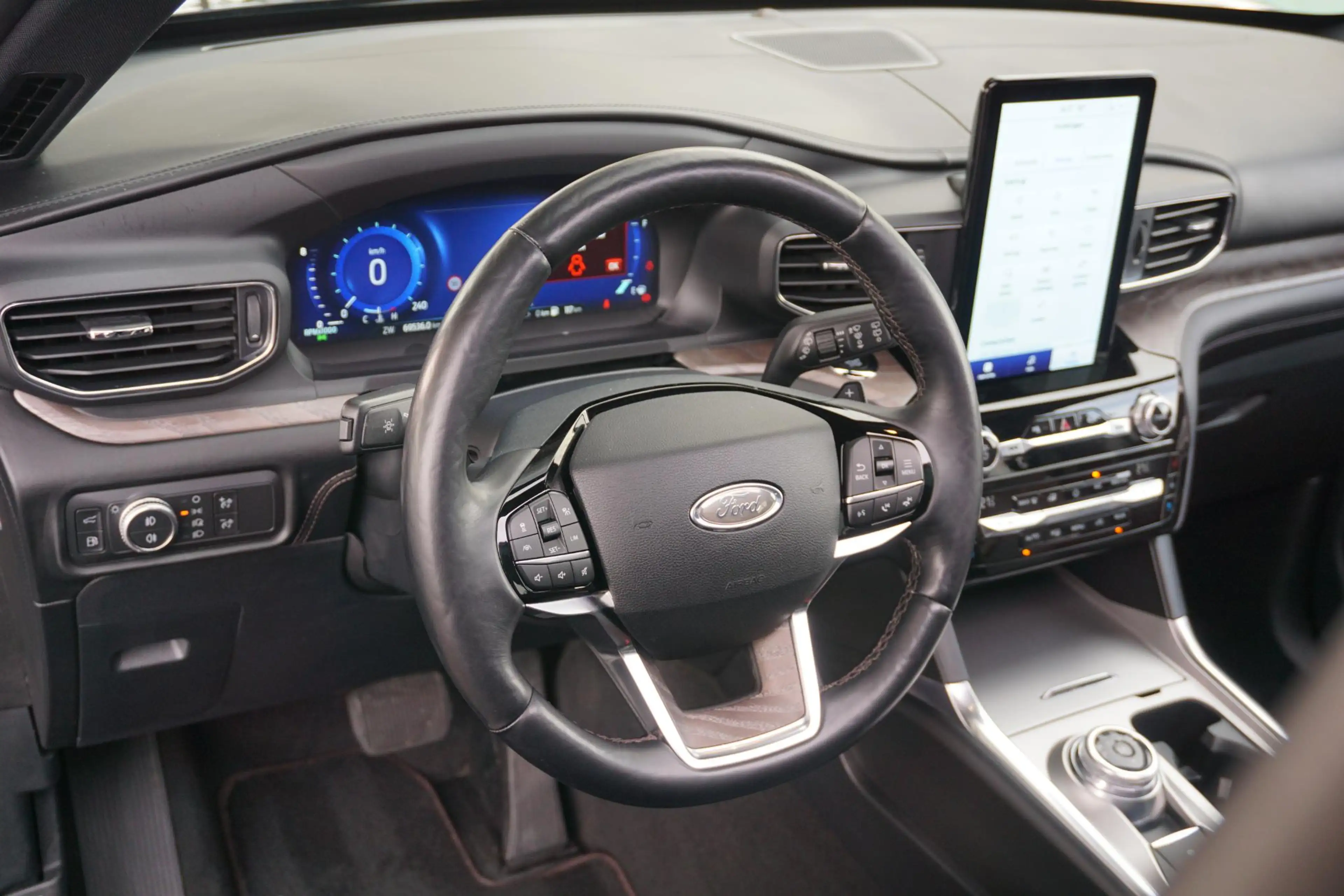 Ford Explorer 3.0 V6 EcoBoost PHEV platinum — photo 3