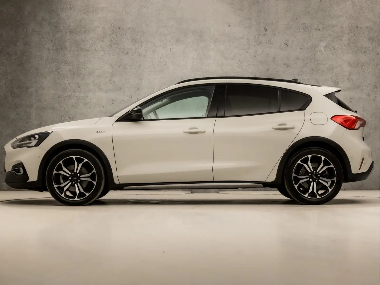 Ford Focus 1.0 EcoBoost Active Sport (APPLE CARPLAY, GROOT NA Wit - 2