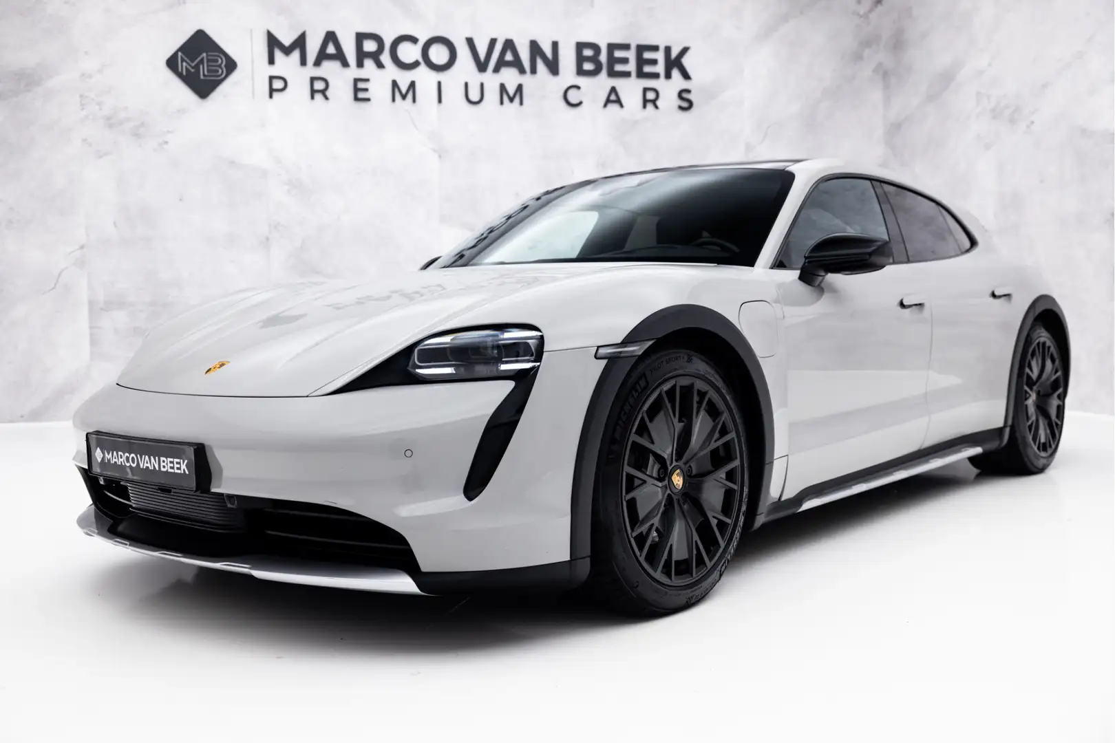 Porsche Taycan Cross Turismo 4 93 kWh | Pano | Achterassturing | Grigio - 1