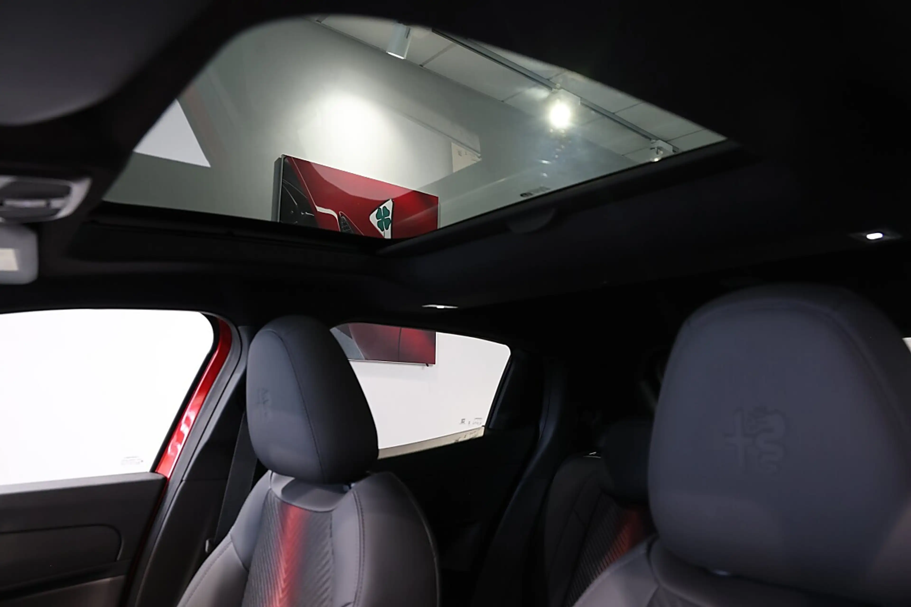 Alfa Romeo Junior Elettrica Batterie 54kWh Speciale — photo 15
