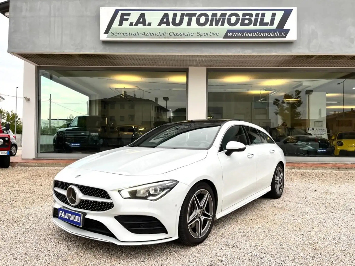 Mercedes-Benz CLA 220 d Automatic 4Matic Shooting Brake Premium AMG Bianco - 1