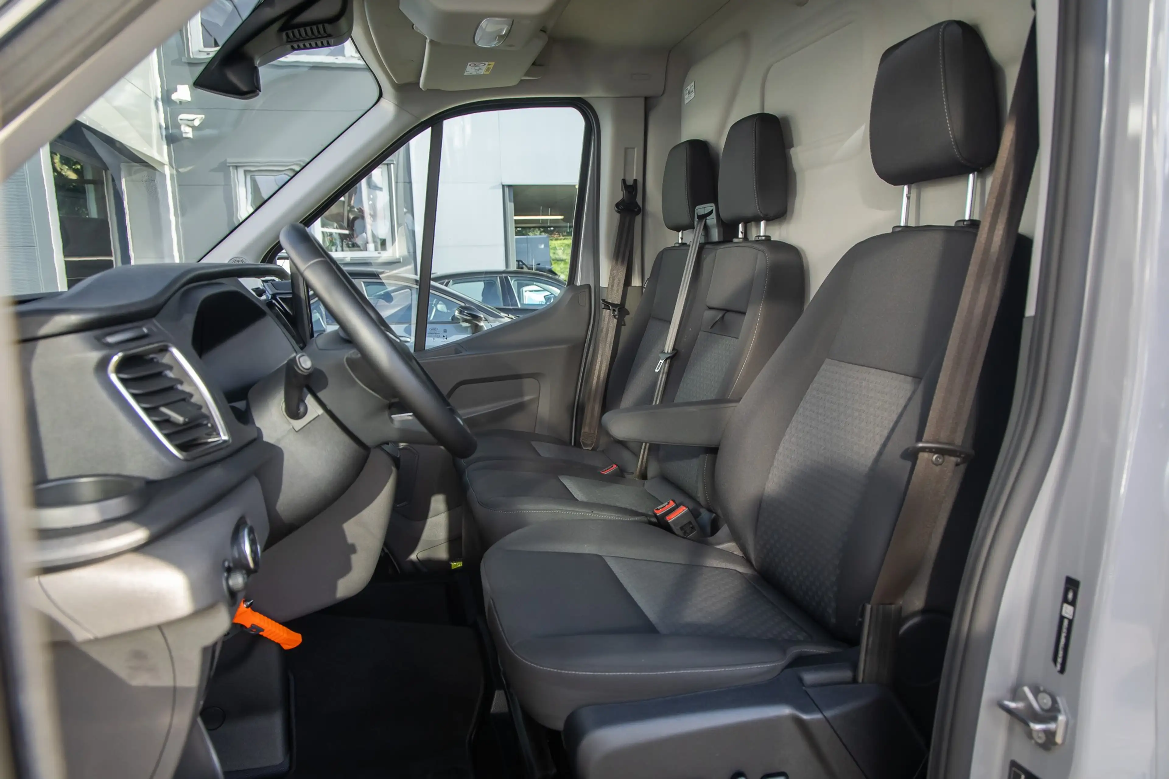 Ford E-Transit 350 L3H2 Trend 68 kWh | Apple Carplay/Android Auto — photo 16